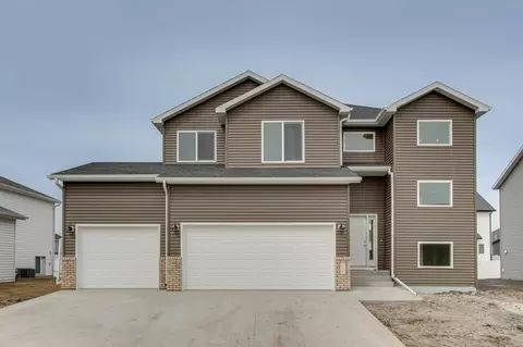 5816 James Dr W, West Fargo, ND 58078