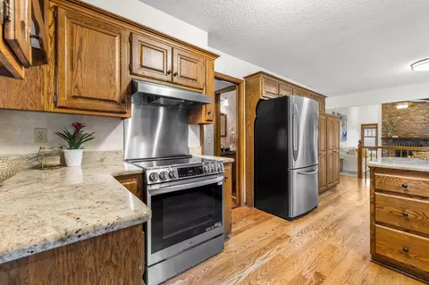 Kitchen - 4094 Blueberry Ln, Eagan, MN 55123 photo 4 of 7
