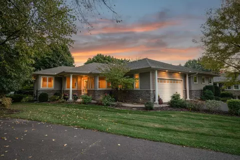 2512 Skyblue Ct, White Bear Lake, MN 55110