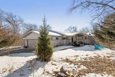 6952 Oakmere Ln NW, Rochester, MN 55901