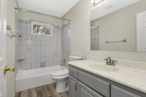 Bath - 3958 Riverton Ave, Eagan, MN 55122 photo 1 of 2