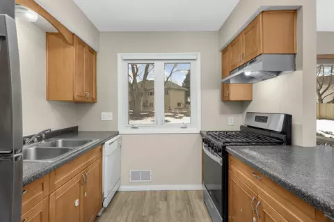 Kitchen - 3958 Riverton Ave, Eagan, MN 55122 photo 2 of 3