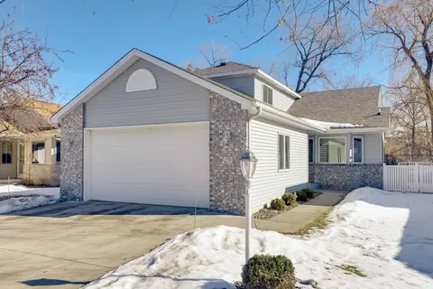 5670 Heather Ridge Dr, Shoreview, MN 55126