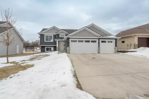 1070 Cubasue Ave, Shakopee, MN 55379