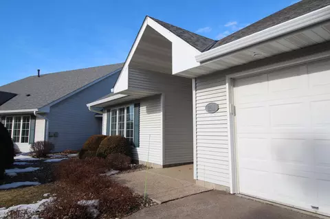 1511 Waters Edge Cir, Northfield, MN 55057