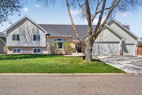 709 Laura Ct, Chaska, MN 55318
