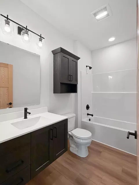 Bath - 1100 Slate St, Marshall, MN 56258 photo 2 of 2