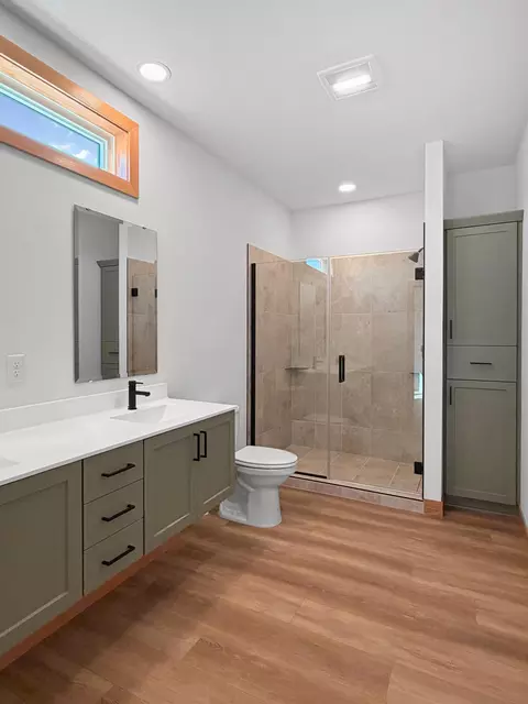 Bath - 1100 Slate St, Marshall, MN 56258 photo 1 of 2