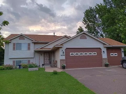 38349 Casselberry Dr, North Branch, MN 55056