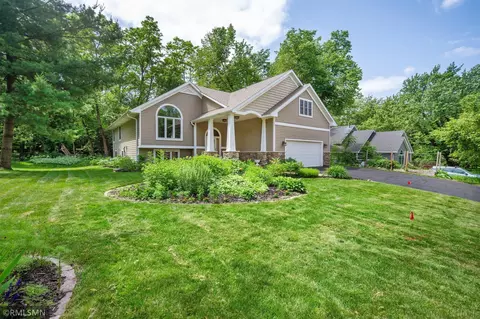 138 Dahlia St, Mahtomedi, MN 55115