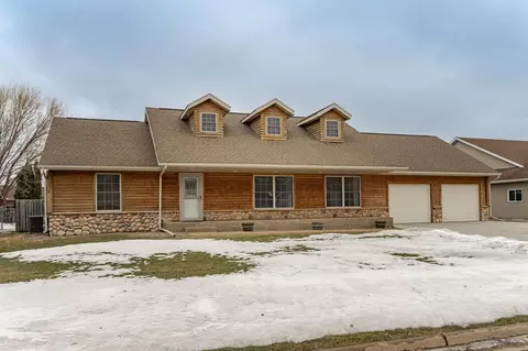 1350 Cottage Ln SE, Owatonna, MN 55060
