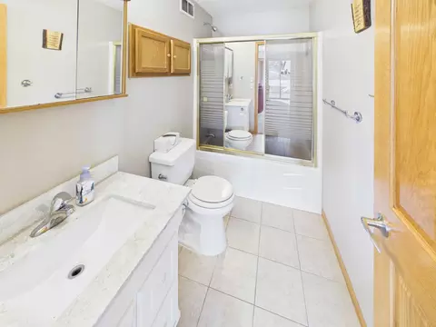 Bath - 3880 21st Ave S, Saint Cloud, MN 56301 photo 2 of 2