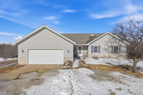 456 Walnut Ridge Dr, Glenwood City, WI 54013
