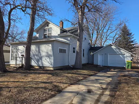 425 6th St, Tracy, MN 56175