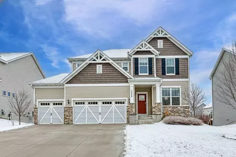 5073 Sandpebble Ln, Woodbury, MN 55129