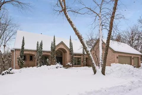 4902 Woodhurst Ln, Minnetonka, MN 55345