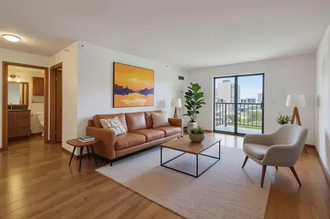 78 10th St E #806, Saint Paul, MN 55101