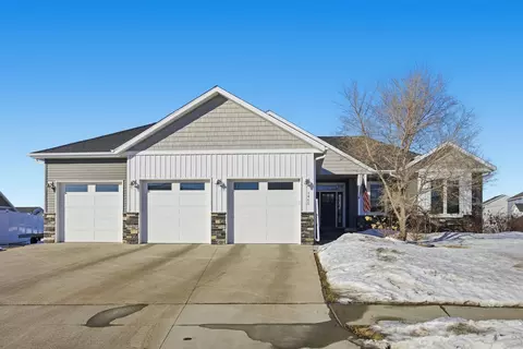 1465 Shawnas Pl S, Fargo, ND 58104