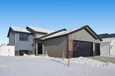 5322 8th St W, West Fargo, ND 58078