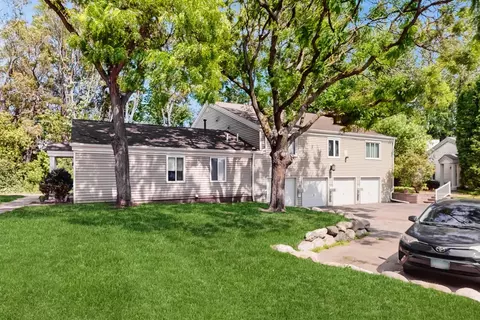 7401 Landau Dr #7401, Bloomington, MN 55438