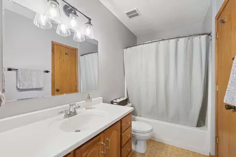 Bath - 4812 Lanark Rd, Mound, MN 55364 photo 1 of 2