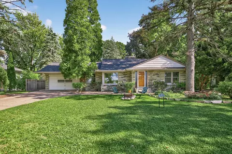 1544 Mississippi River Blvd S, Saint Paul, MN 55116