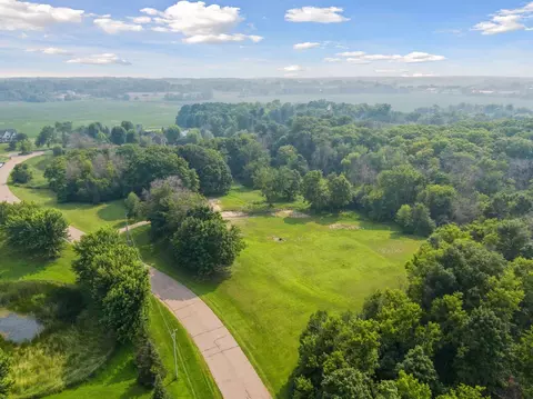 2211 Heritage Trl, Maple Plain, MN 55359
