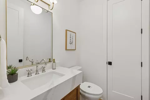 Bath - 804 Great Oaks Trl, Eagan, MN 55123 photo 1 of 8