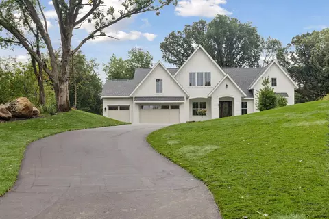 804 Great Oaks Trl, Eagan, MN 55123