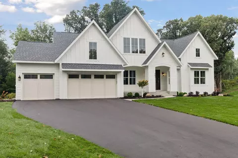 Exterior - 804 Great Oaks Trl, Eagan, MN 55123 photo 2 of 8