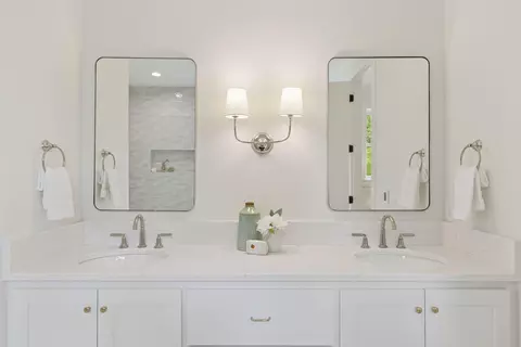 Bath - 804 Great Oaks Trl, Eagan, MN 55123 photo 5 of 8