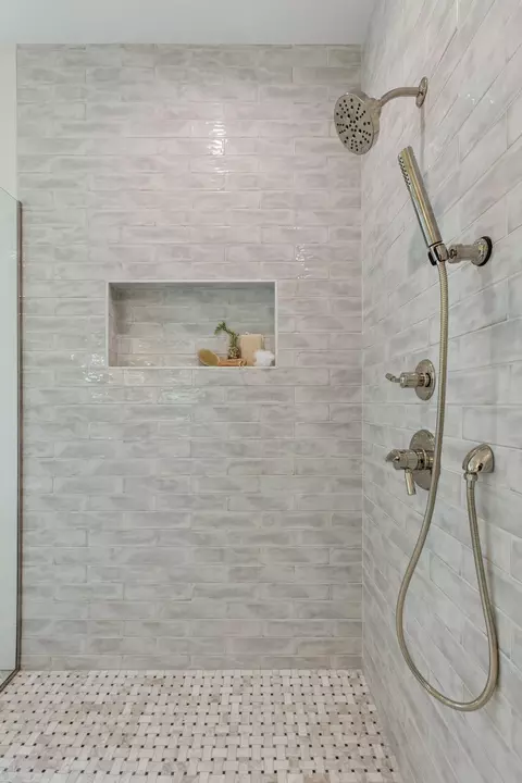 Bath - 804 Great Oaks Trl, Eagan, MN 55123 photo 6 of 8