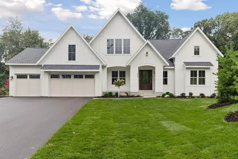Exterior - 804 Great Oaks Trl, Eagan, MN 55123 photo 3 of 8