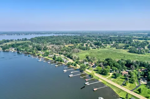 8112 N Shore Trl N, Forest Lake, MN 55025