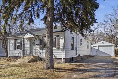 1101 12th St S, Moorhead, MN 56560