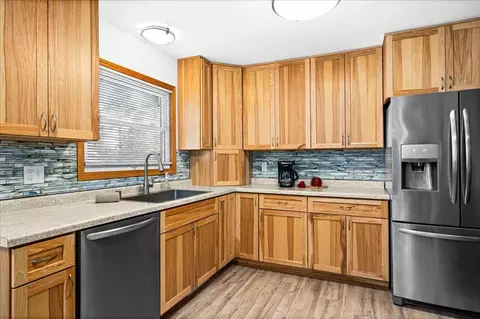 Kitchen - 4016 W Arrowhead Rd, Duluth, MN 55811 photo 4 of 5
