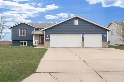 710 Lee St NE, Owatonna, MN 55060