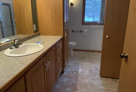 Bath - 28 Mitchell Dr, Faribault, MN 55021 photo 2 of 2
