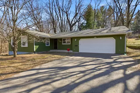 1656 Upper 55th St E, Inver Grove Heights, MN 55077