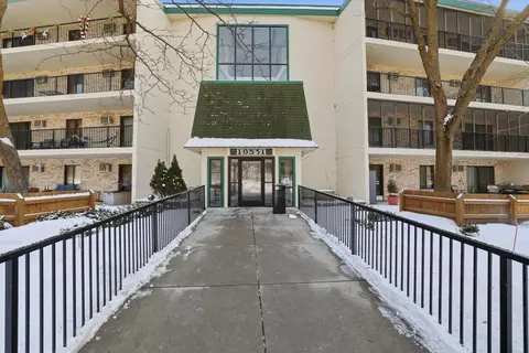 10531 Cedar Lake Rd #312, Hopkins, MN 55305