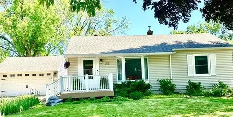 2966 Simpson St, Roseville, MN 55113