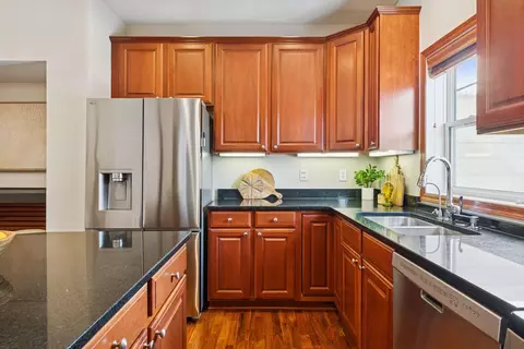 Kitchen - 4004 Cedar Grove Ln, Eagan, MN 55122 photo 3 of 3