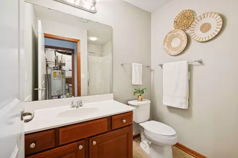 Bath - 4004 Cedar Grove Ln, Eagan, MN 55122 photo 5 of 5