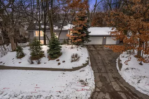 276 Twin Lake Trl, Little Canada, MN 55127
