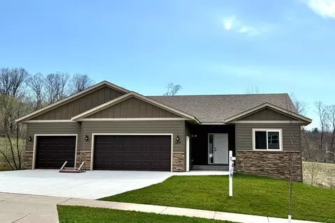 2804 Oak Lawn Dr, Northfield, MN 55057