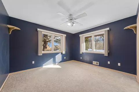 Bedroom - 1101 Faribault Rd, Faribault, MN 55021 photo 3 of 5