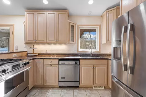 Kitchen - 1101 Faribault Rd, Faribault, MN 55021 photo 4 of 8