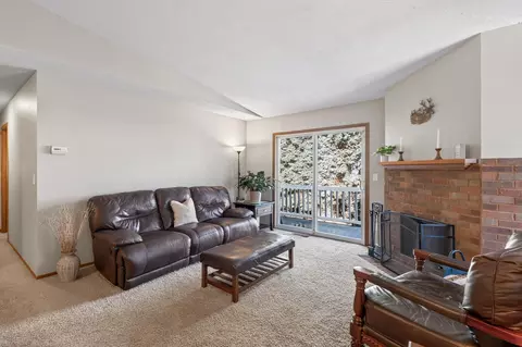 1046 E Travelers Trl #39, Burnsville, MN 55337