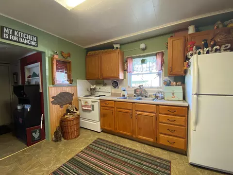 Kitchen - 111 B St NE, Brainerd, MN 56401 photo 3 of 3