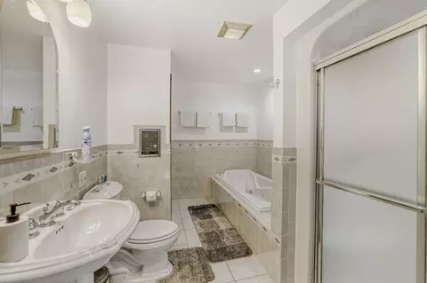 Bath - 401 Highway 7, Excelsior, MN 55331 photo 1 of 2